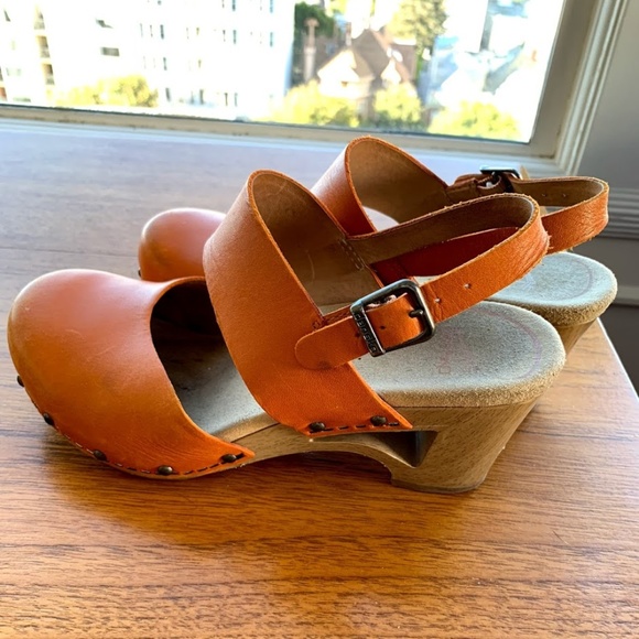 dansko thea clogs